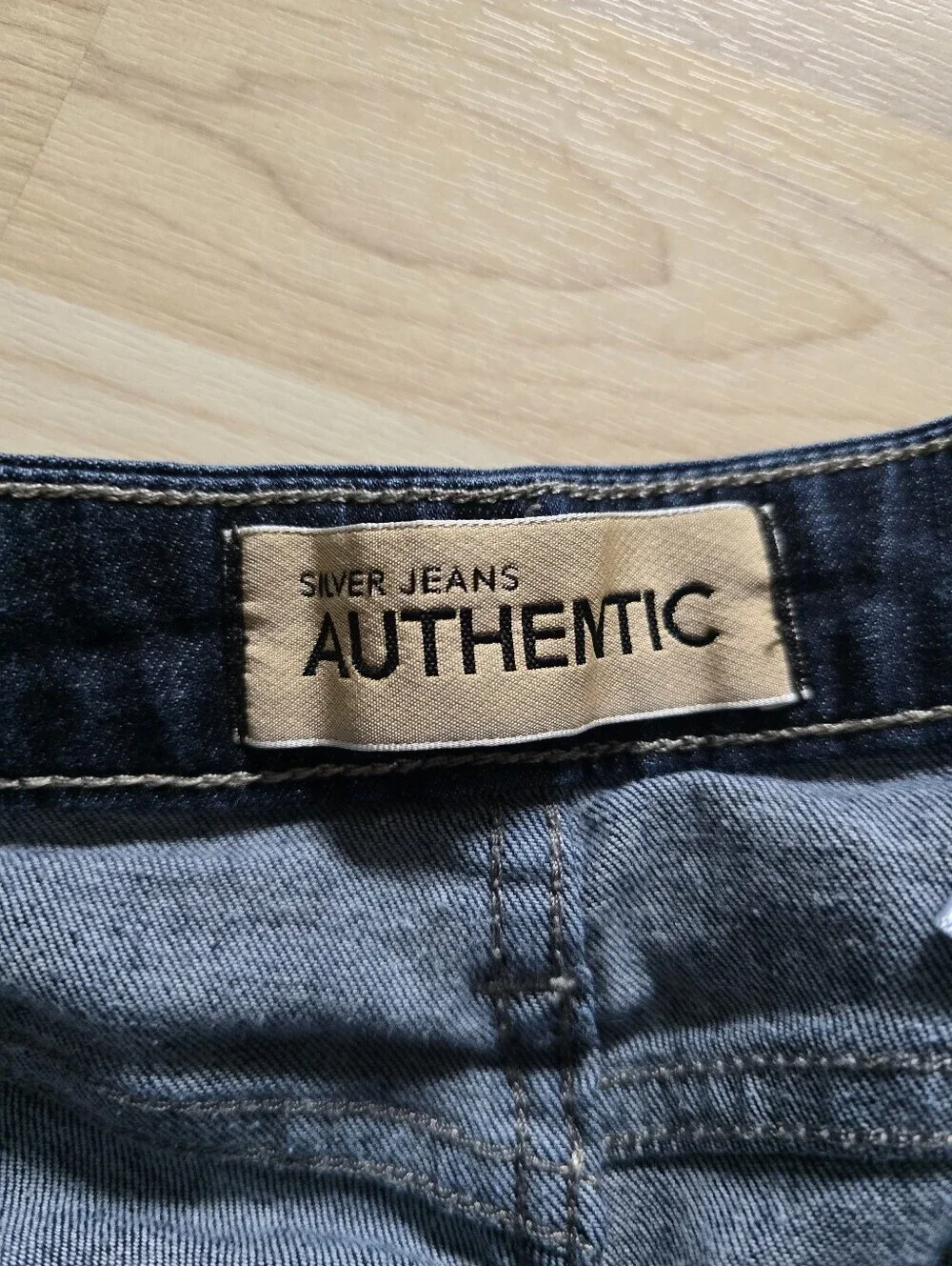 Silver Jeans The Curvy Mid Bootcut Size 4 Length 33
